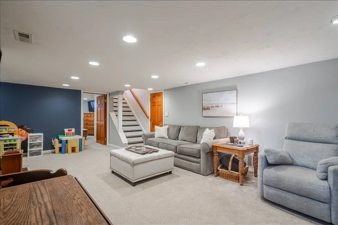 Photo of 111 LOREN Street