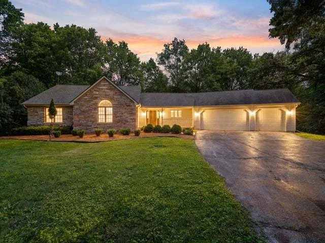 Photo of 1633 N Sauk Trail