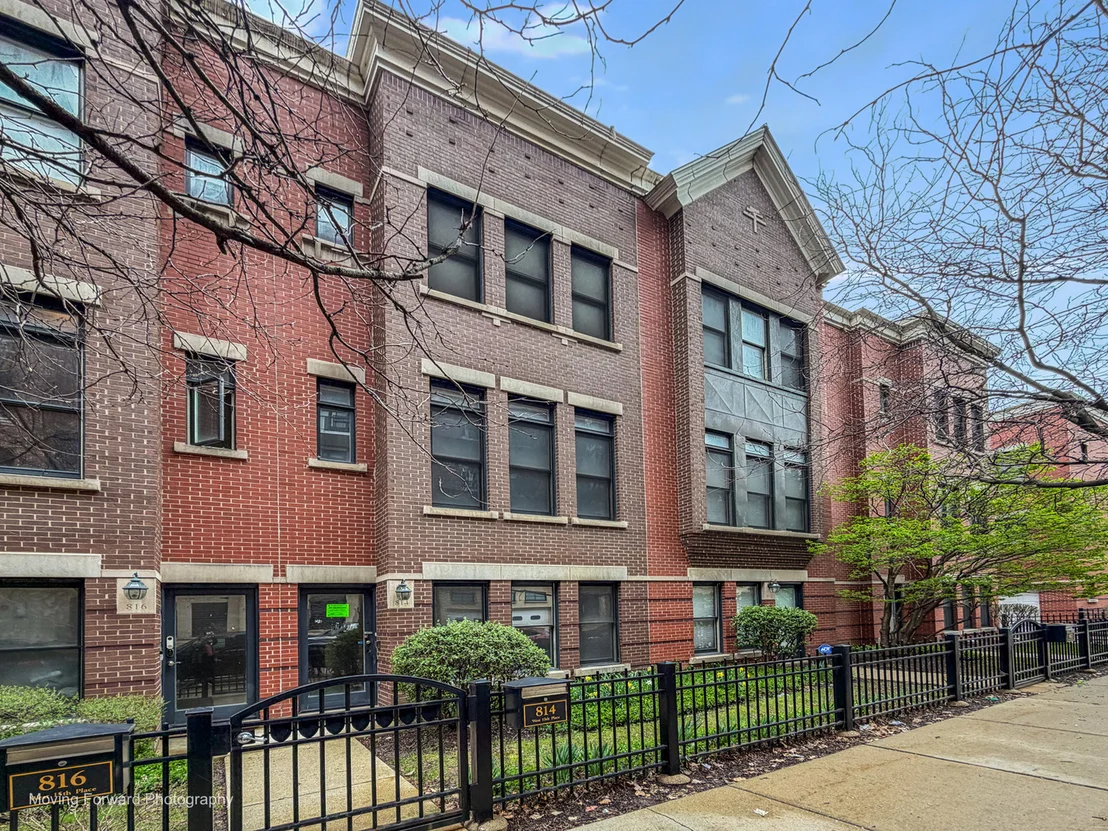 Photo of 814 W 15th Place