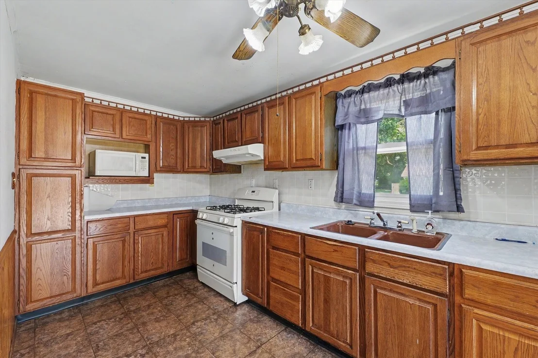 Photo of 305 S 1st Street