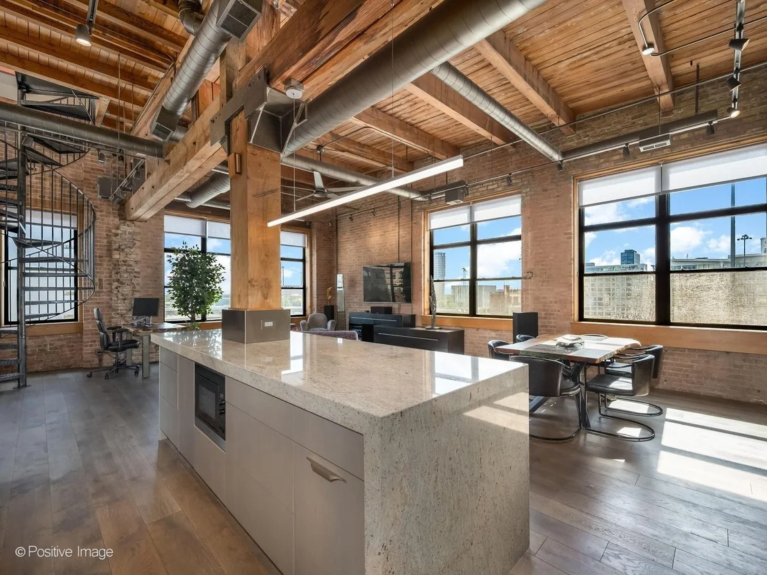 Photo of Unit 607 at 701 W Jackson Boulevard