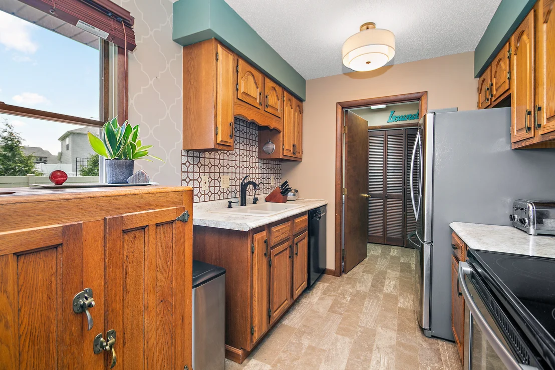 Photo of 434 Meadows Road S