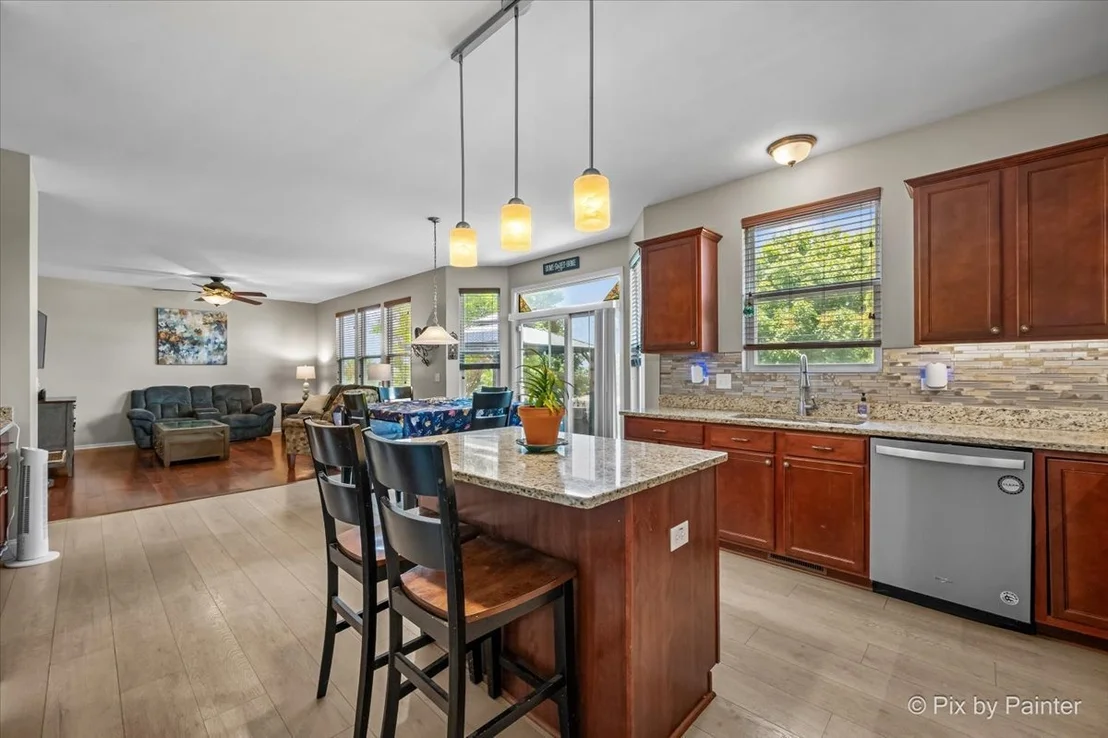 Photo of 909 Avalon Way
