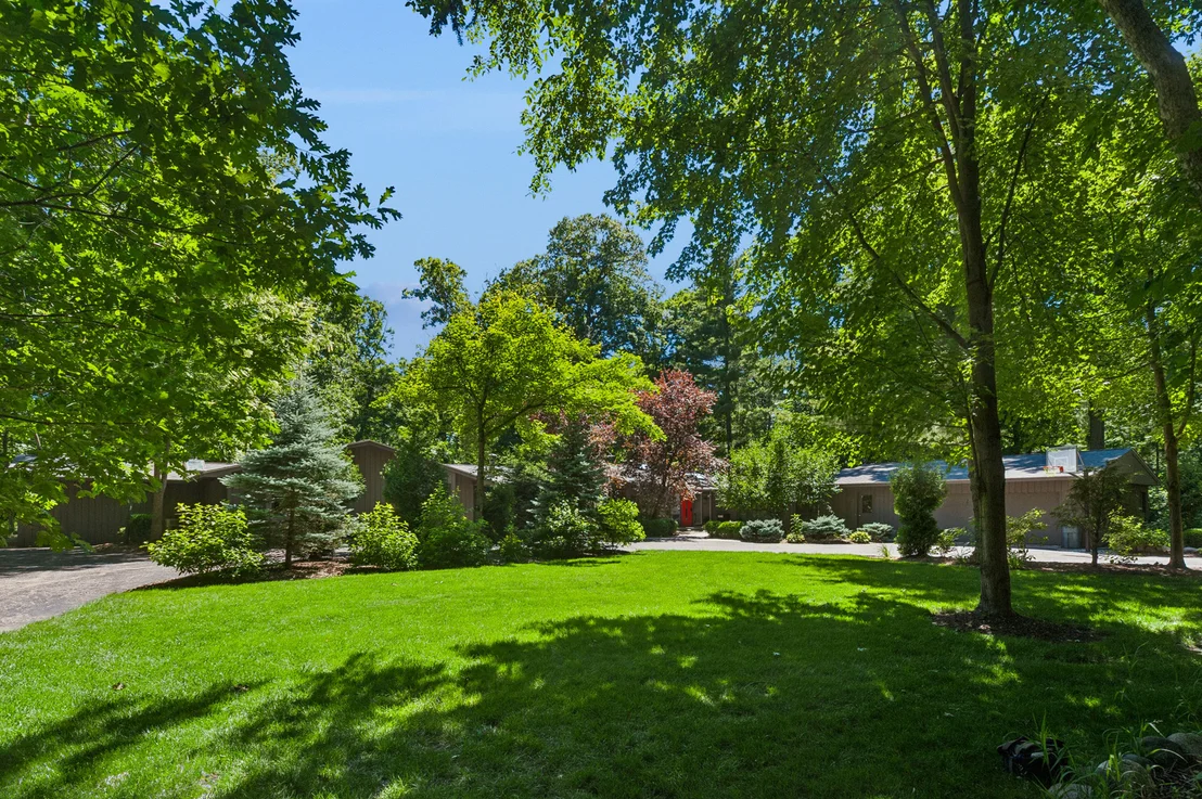 Photo of 3035 Blackthorn Road