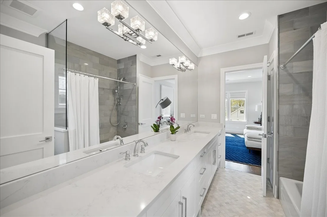 Photo of 1121 Forest Avenue