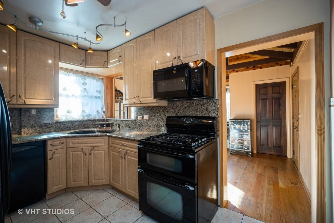 Photo of 827 Rose Avenue