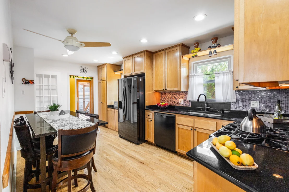 Photo of 2711 Maple Avenue