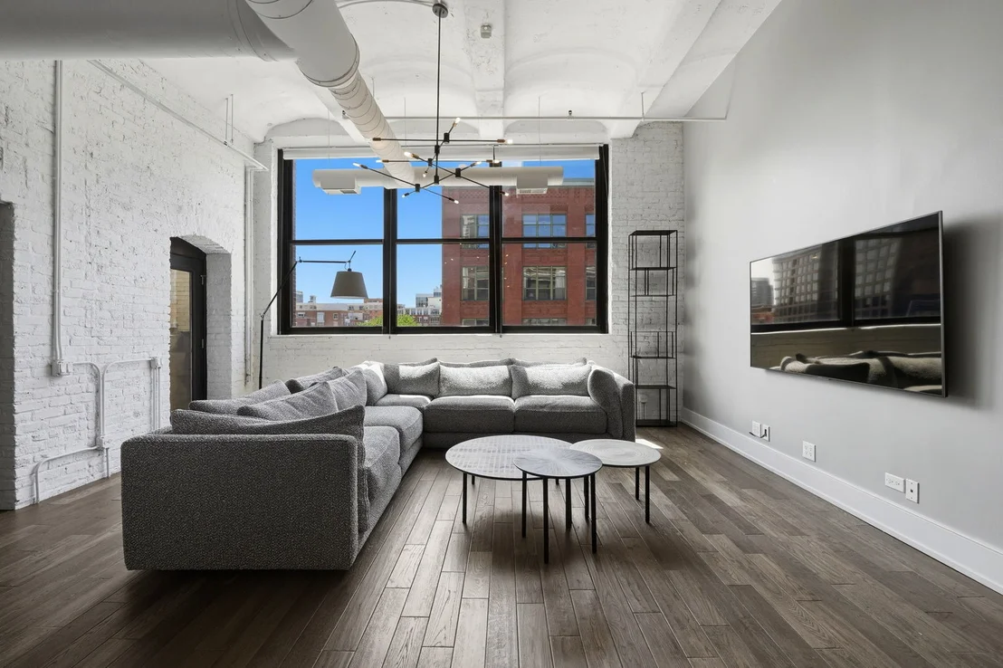 Photo of Unit 406 at 1000 W Washington Boulevard