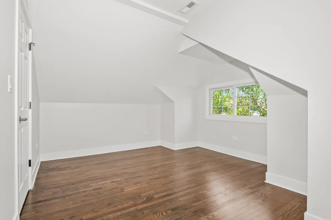 Photo of 5529 W CORNELIA Avenue