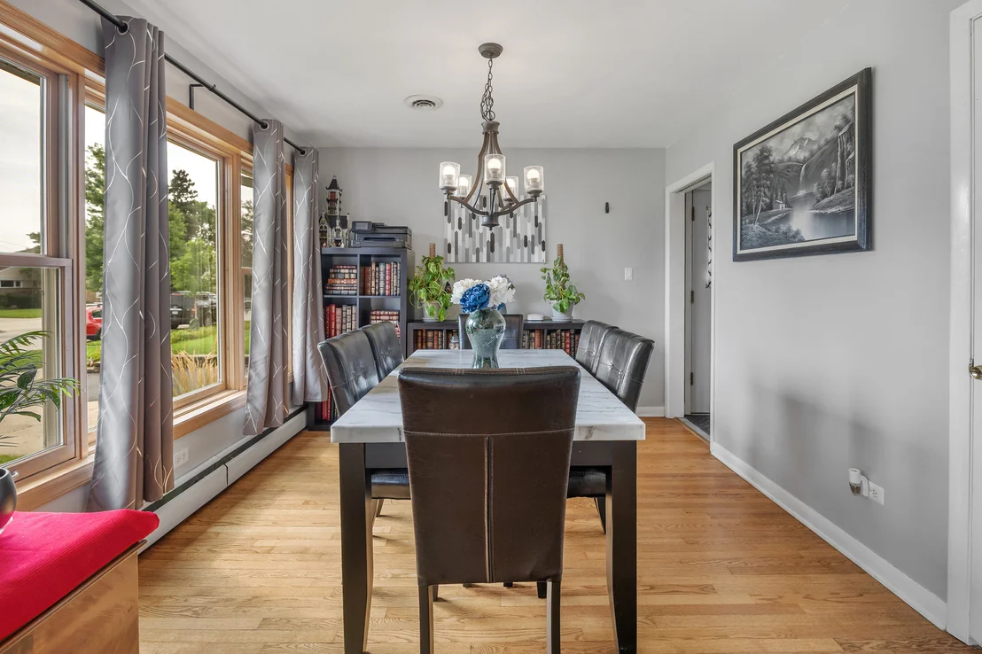 Photo of 952 W Grant Drive