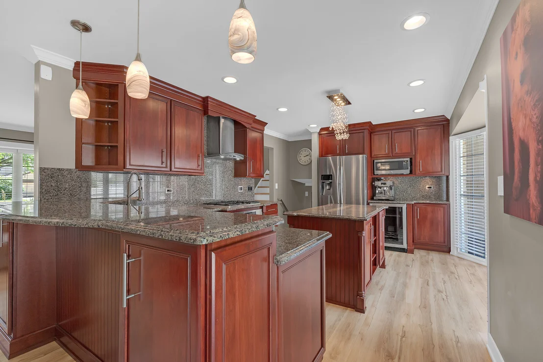 Photo of 210 W Pickwick Road