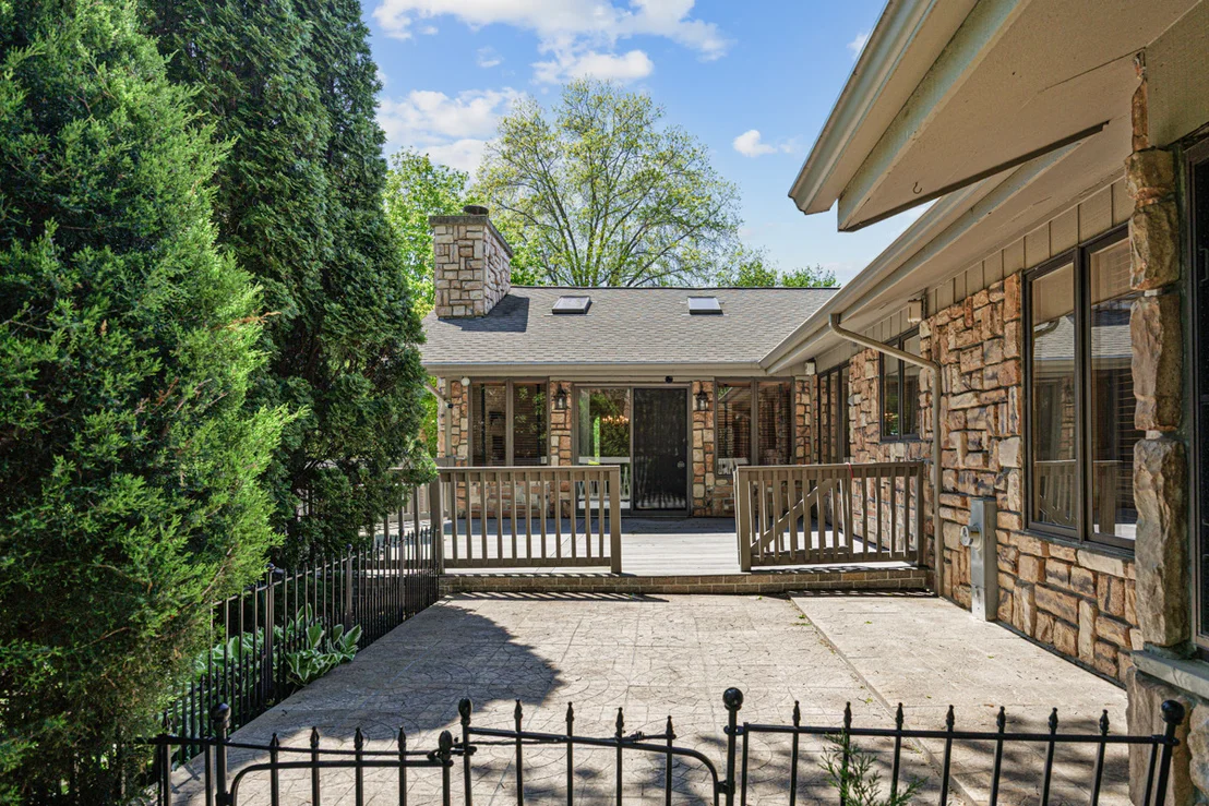 Photo of 940 Milton Bridge