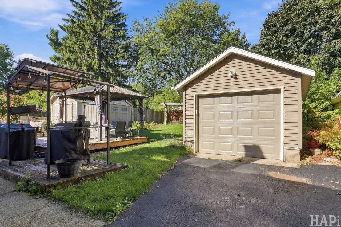 Photo of 1617 N Riverside Drive