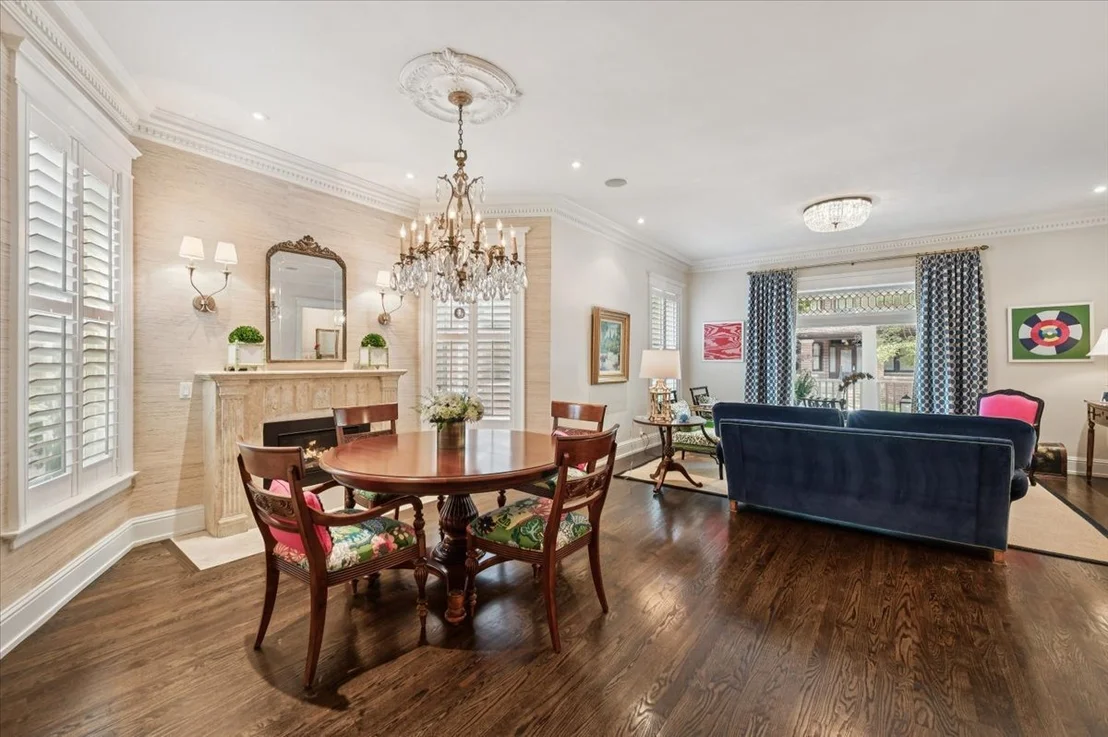 Photo of 837 W Junior Terrace