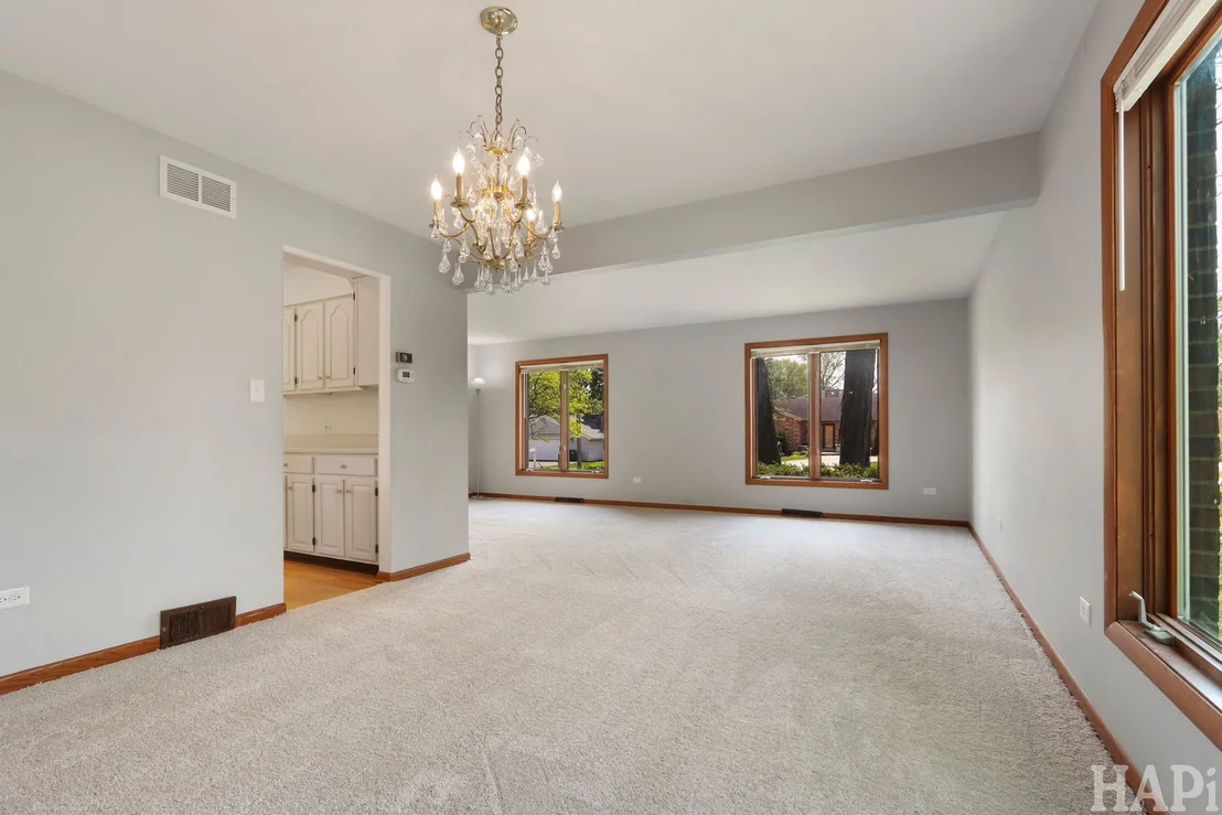 Photo of 840 Queens Lane