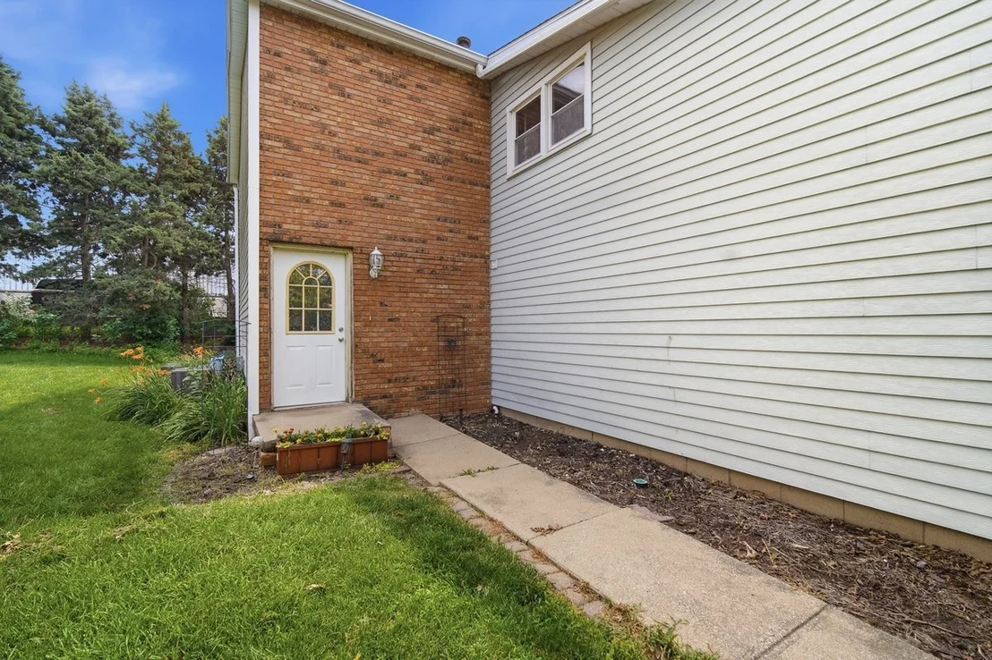 Photo of Unit A at 1532 Hunt Drive