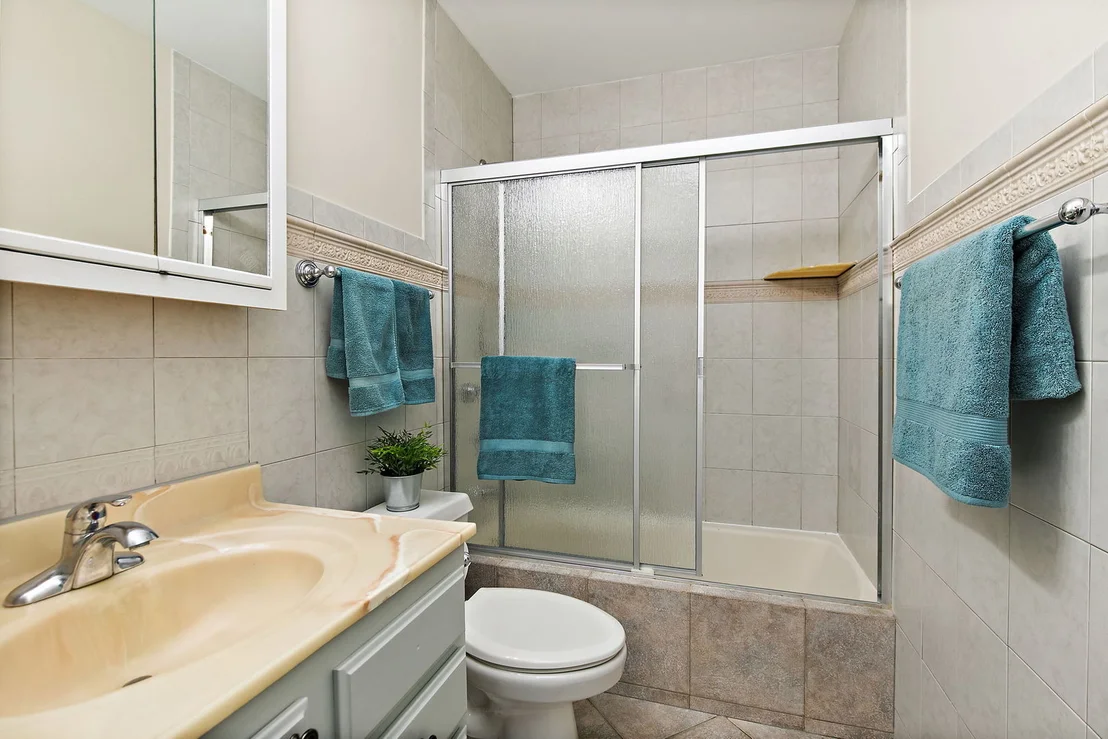 Photo of 1000 Woodside Drive
