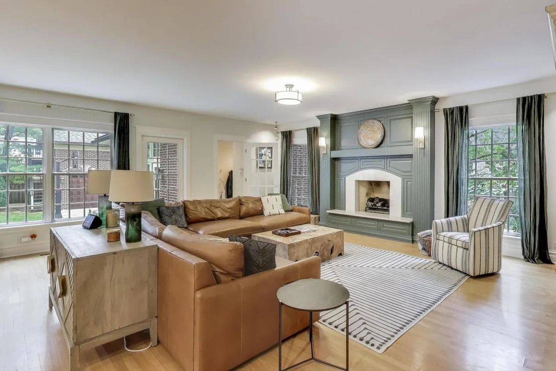 Photo of 547 JACKSON Avenue