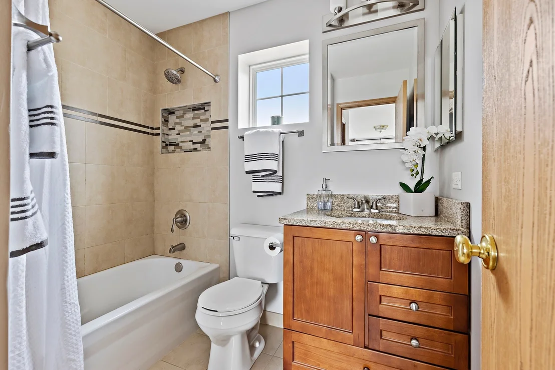 Photo of 907 Mission Boulevard
