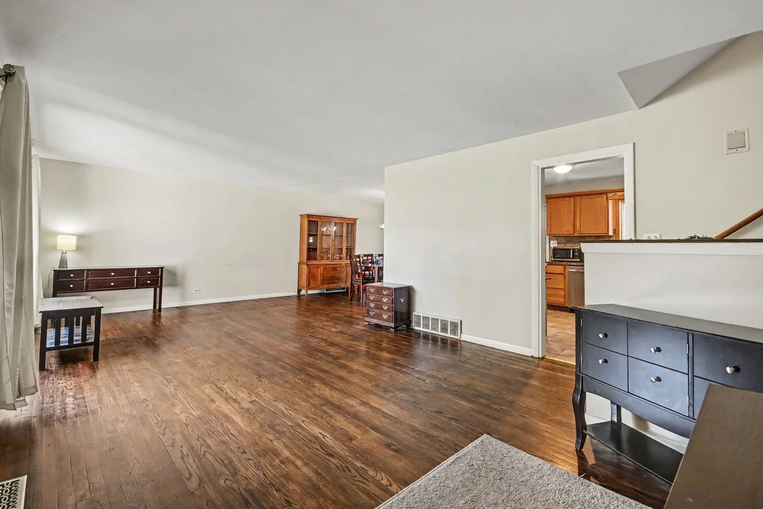 Photo of 906 N Rainbow Drive
