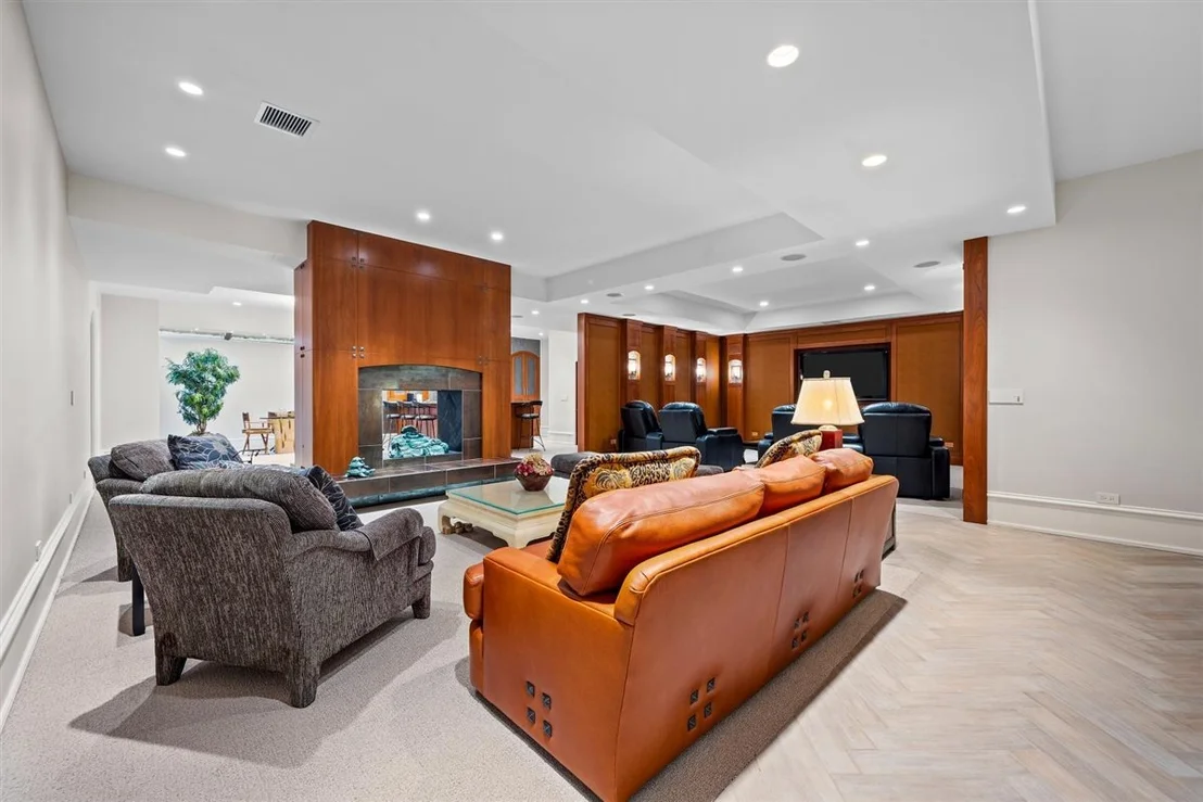 Photo of 950 Lake Road