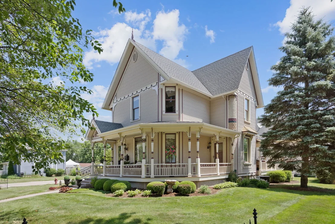 Photo of 325 N State Street