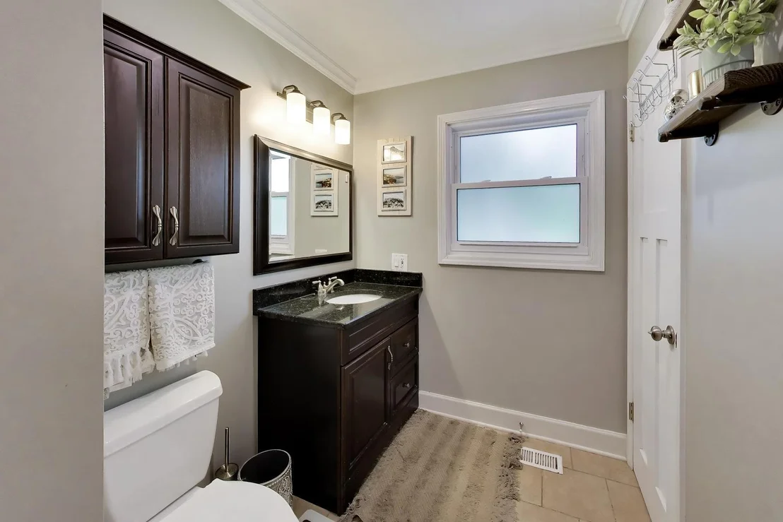 Photo of 2167 Midhurst Road