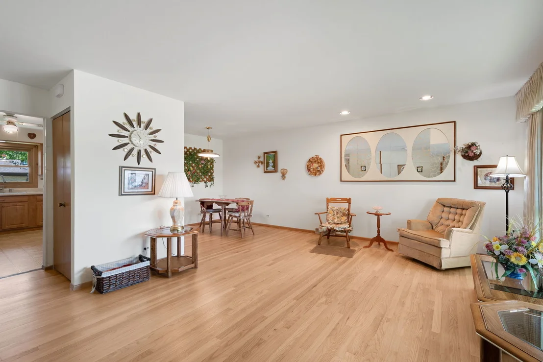 Photo of 472 W Walnut Avenue