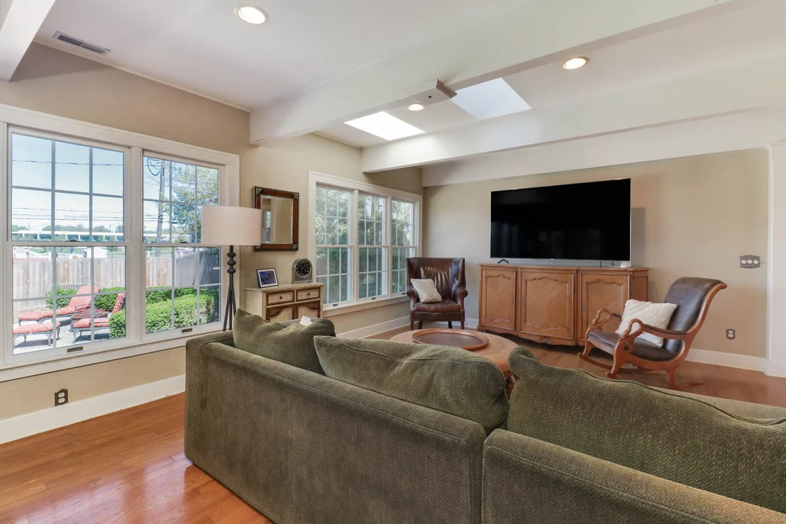 Photo of 1202 Elmwood Road