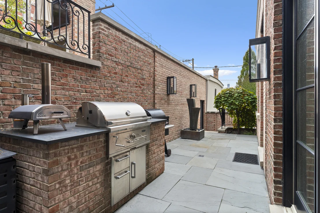 Photo of 1755 N Mohawk Street