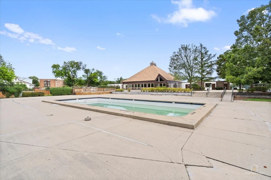 Photo of Unit 306 at 1500 Robin Circle