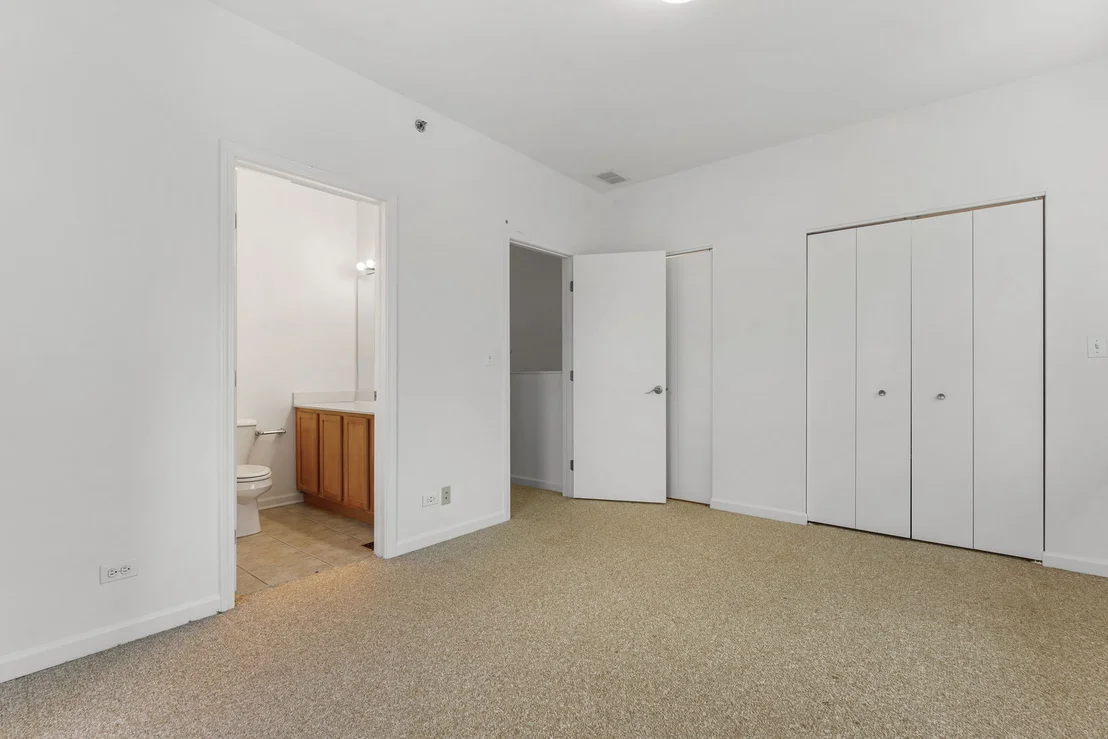 Photo of 2403 W 32nd Place