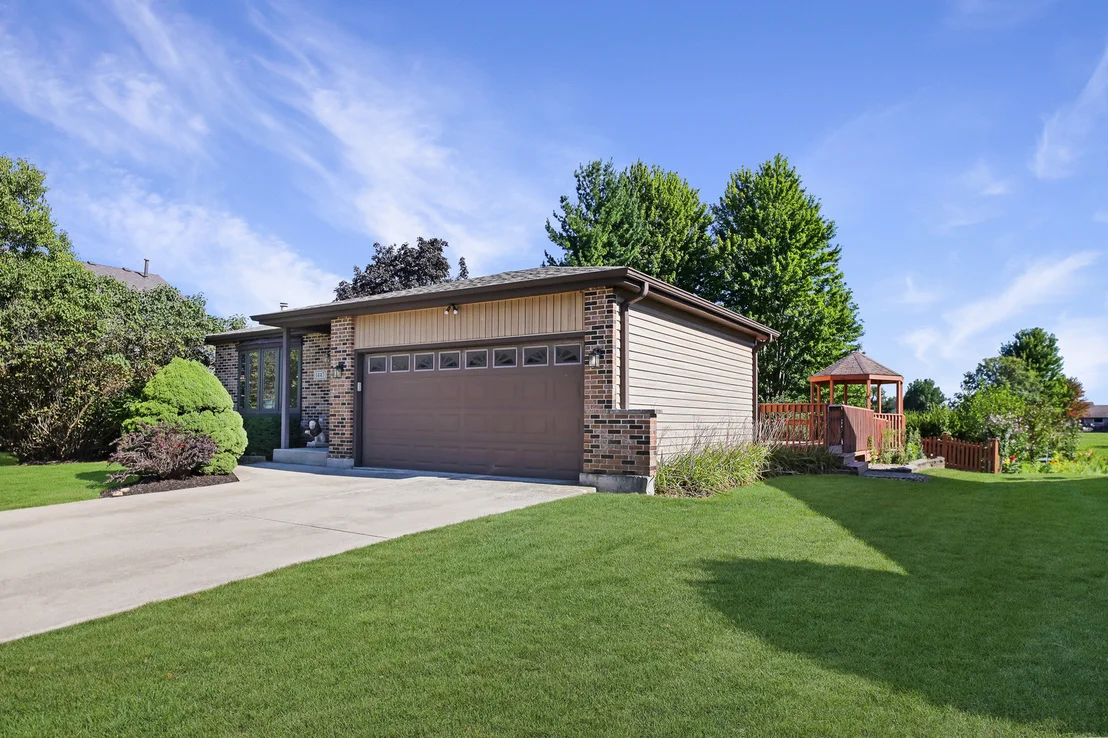 Photo of 1447 Comanche Drive