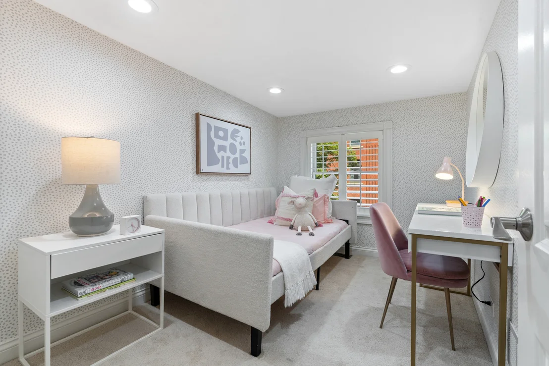 Photo of 119 W Delaware Place