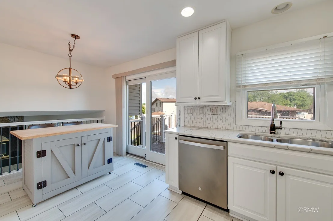 Photo of 1233 N Hickory Trail