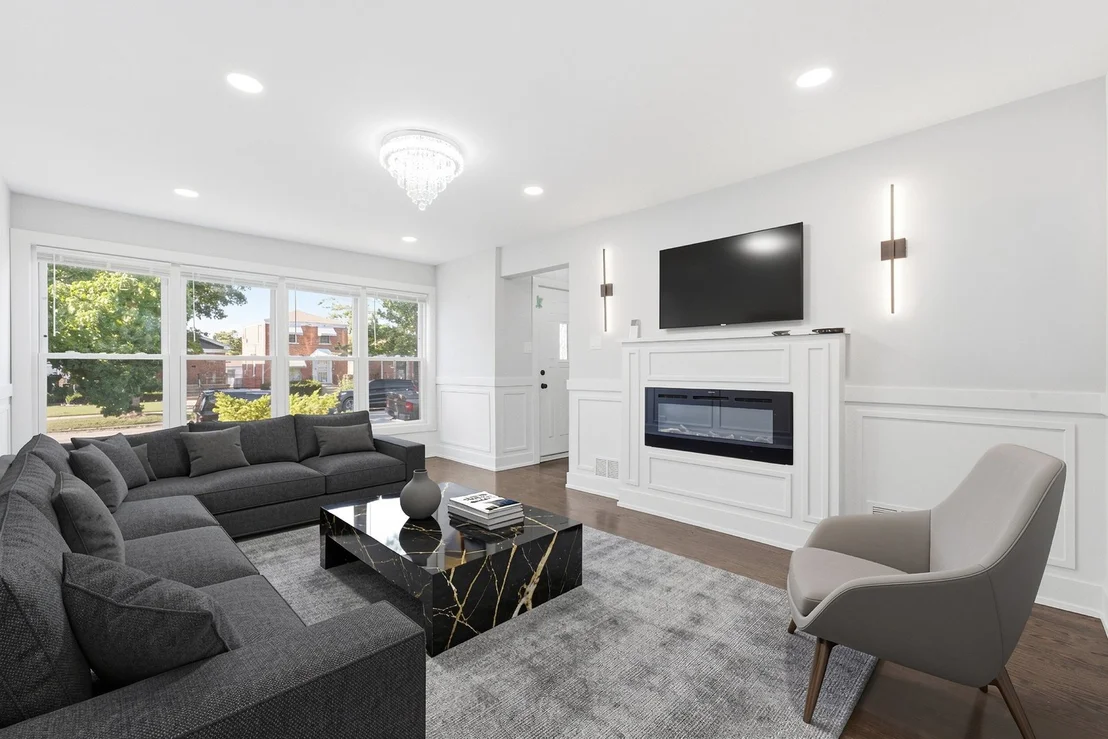 Photo of 657 E 100th Place