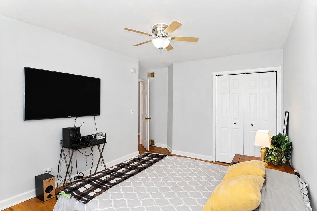 Photo of 136 N MAY Street