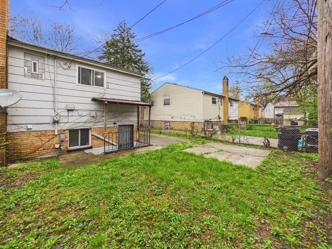Photo of 945 W 115th Place