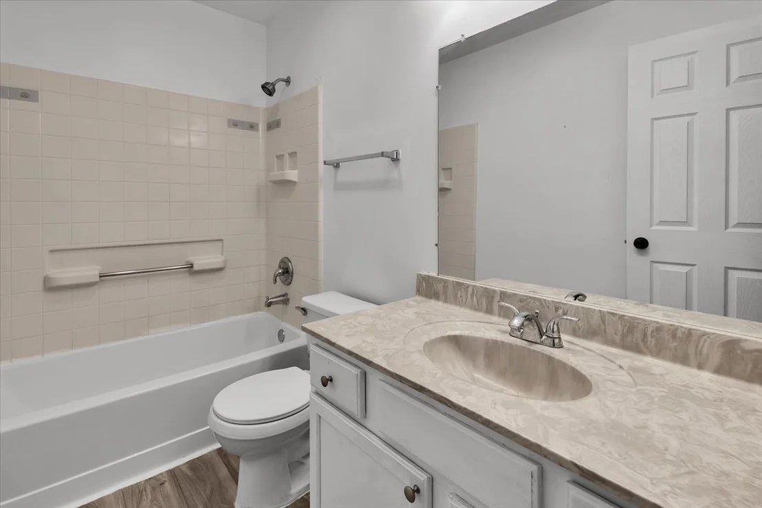 Photo of 984 Four Seasons Boulevard