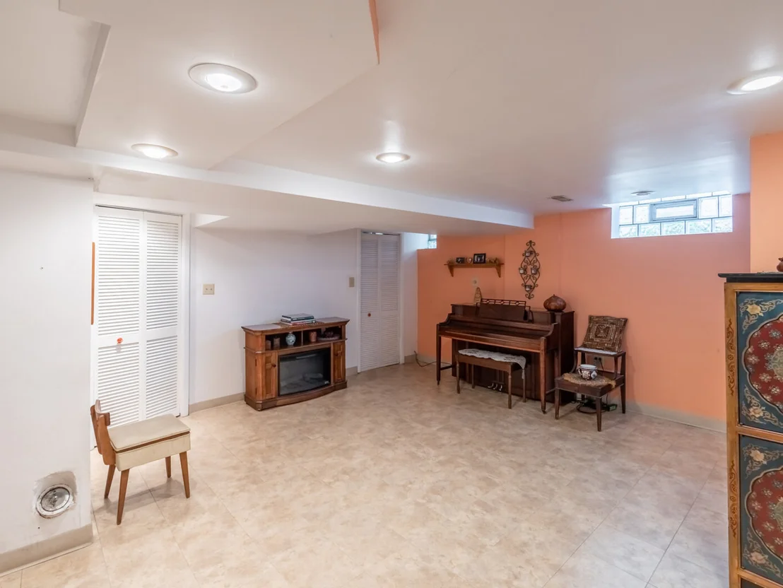 Photo of 5477 N Octavia Avenue