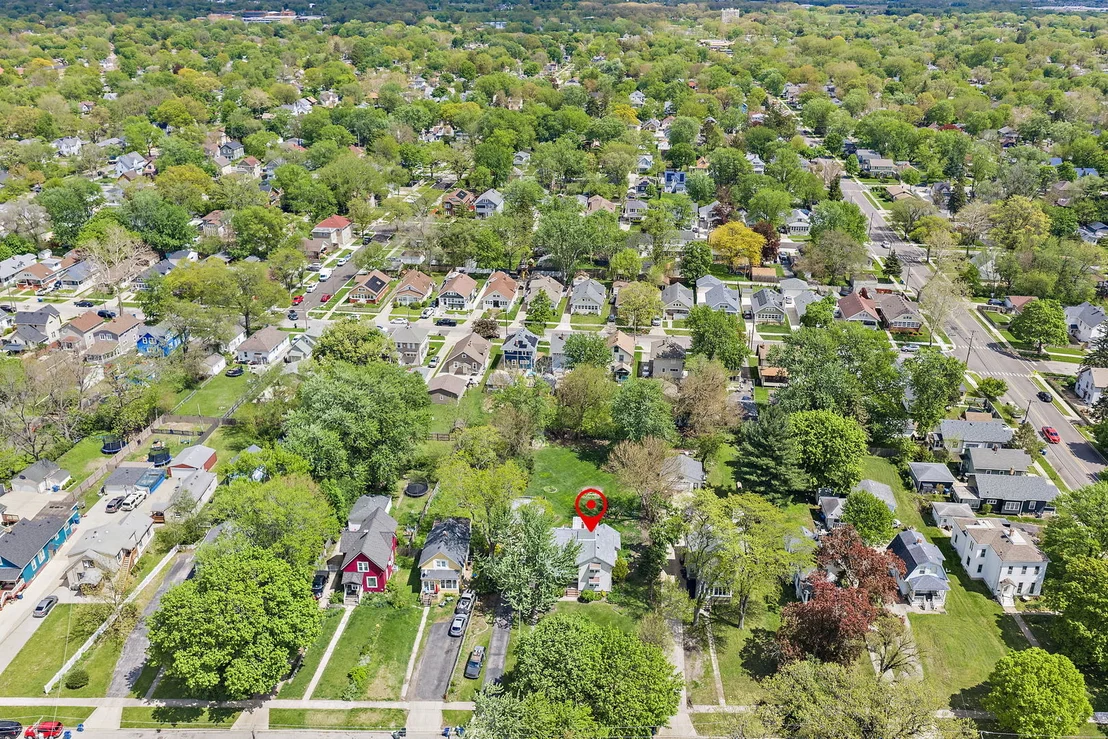Photo of 922 Douglas Avenue