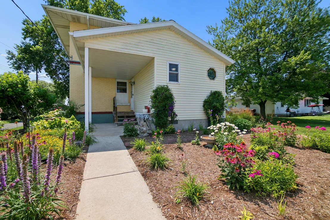 Photo of 125 W 1st Avenue