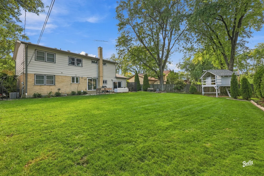 Photo of 4 W Suffield Drive