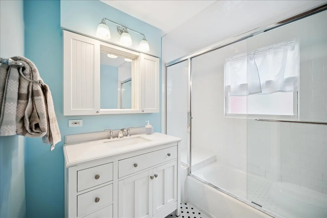 Photo of 972 Elm Street
