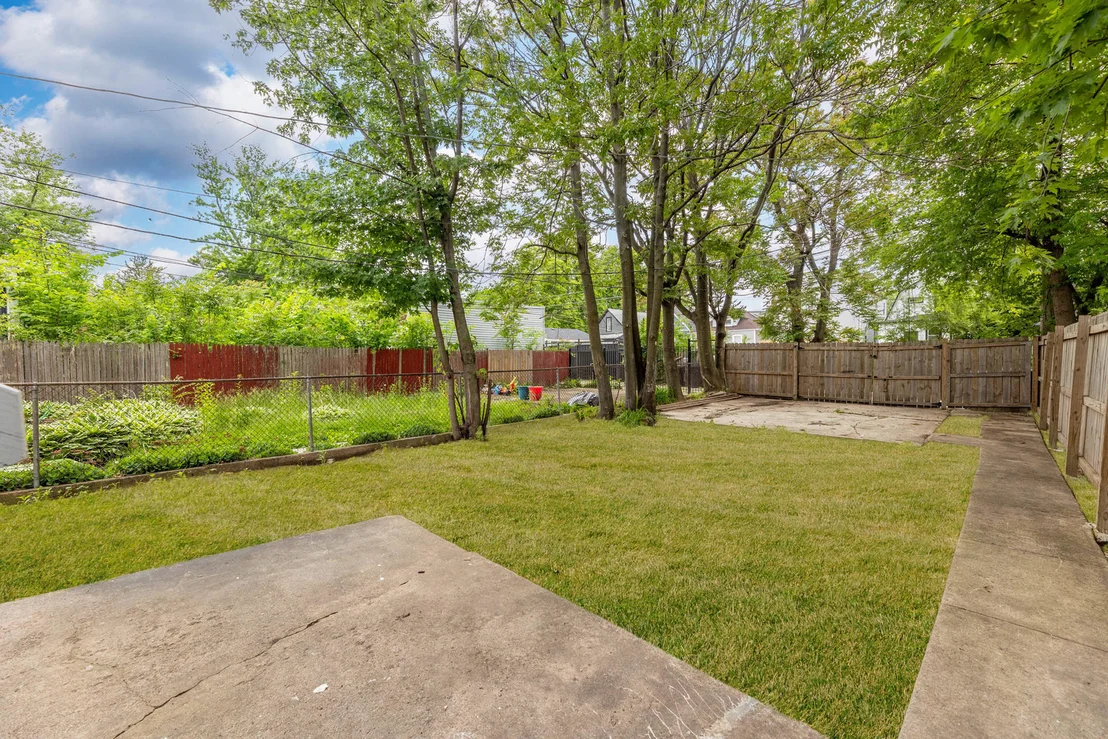 Photo of 2048 W 70th Place
