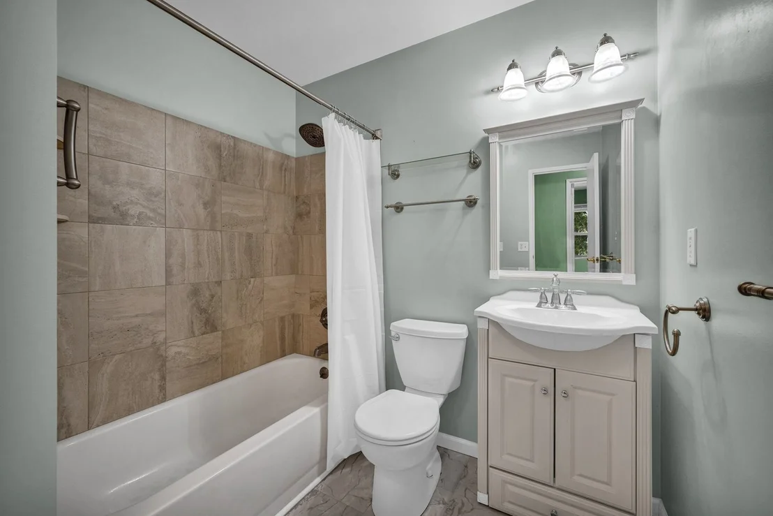 Photo of 221 Ivanhoe Way