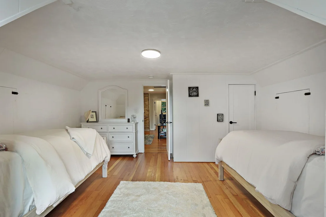 Photo of 943 Forest Avenue