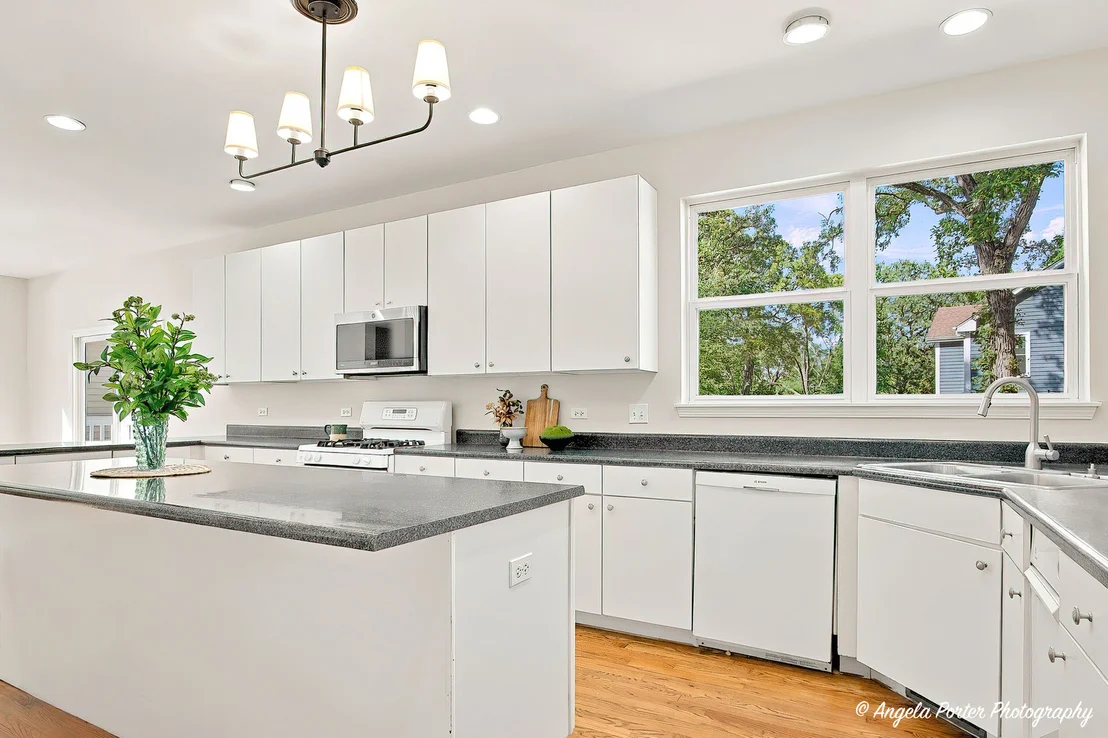 Photo of 606 Barberry Trail