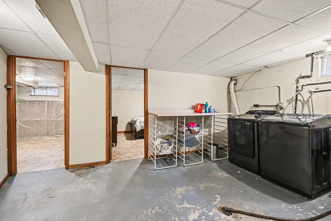 Photo of 906 N Rainbow Drive