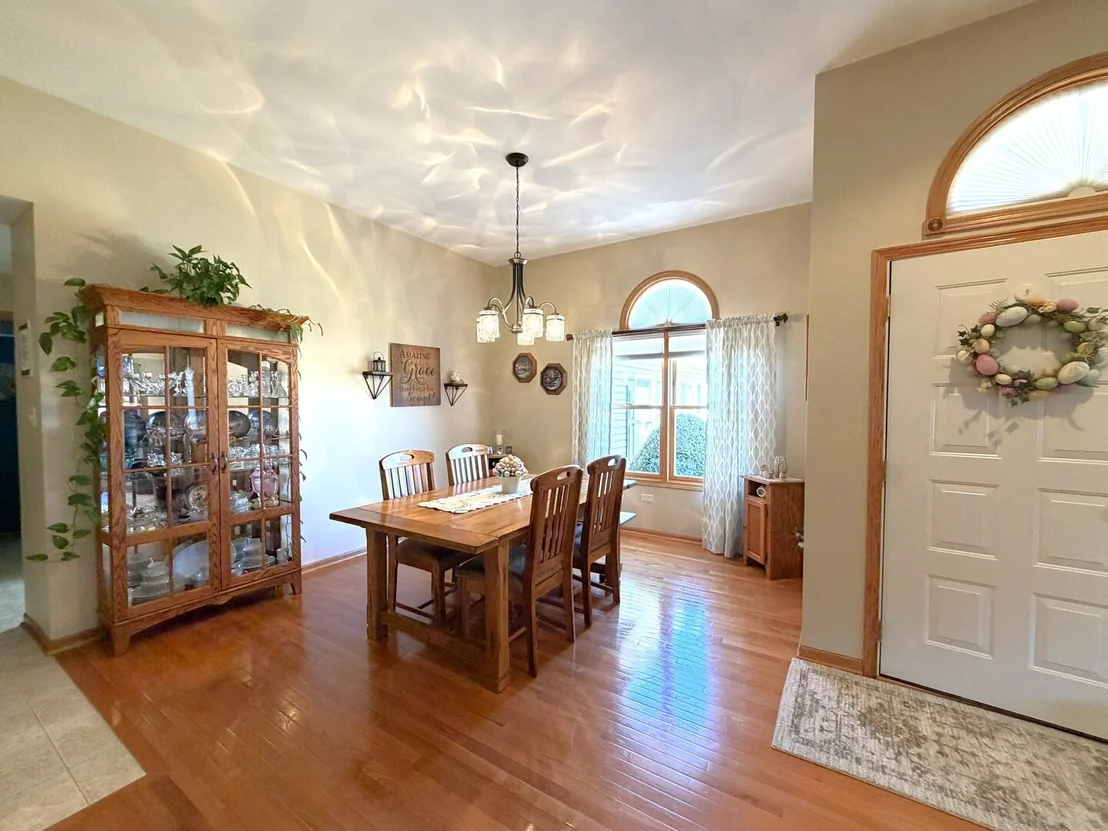 Photo of 1425 Argyle Lane N
